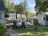 Parkview Cottage #5, 1/2 block from beach