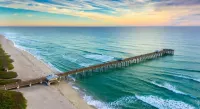 KING Bed & Mini Golf, Pet Friendly! Cowboy Pool Close to Beach Airport & Zoo BBQ