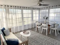 Bohemian Bungalow on Byron Road فنادق في Whiskey Creek