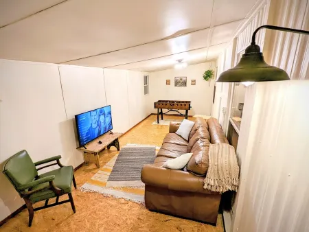 Cozy basecamp minutes from waterfalls, hiking and climbing