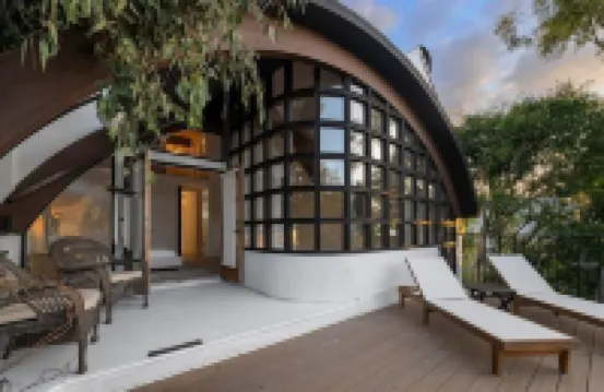 Newly Remodeled Luxury Waterfront Home on Venice Canal with Jacuzzi