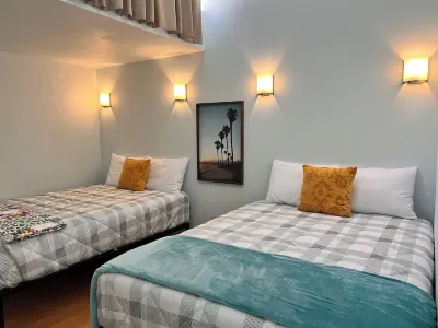 Downtown Luxury Penthouse, Free Parking, Washer/Dryer Hotels near Pearl Harbor
