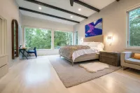 Hillcrest Glasshouse - a minimalist modern retreat Holy Trinity Unity Cogic 주변 호텔