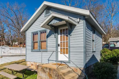 Cozy Cabin at Rockaway Rentals near Branson