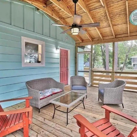 Pawleys Paradise! ~1/2 mile to the Beach. 3BR/3 Full BA. FREE Bikes included.