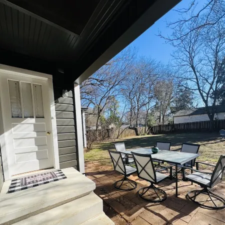 Charming Pine Cottage Near Sfa, Azalea Gardens, & Walking Trails.