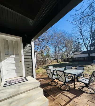 Charming Cottage Near Sfa, Azalea Gardens,  & Walking Trails.