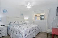 Stunning Beachfront Condo w/Gorgeous Sunsets!