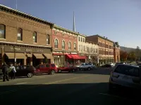 Gateway to the Berkshires - Renovated downtown apartment