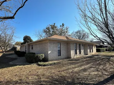 Business Friendly Near Hospitals Hotels near Texarkana Convention Center