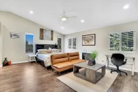 Upscale Family & Group Friendly Spacious Home - 3-Star