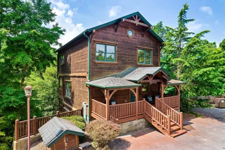 Luxury Cabin between Pigeon Forge and Gatlinburg Отели в г. Севи