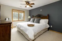 Luxury Lakeside living at Northern Bay Resort. Houses 13 with Exclusive BunkRoom