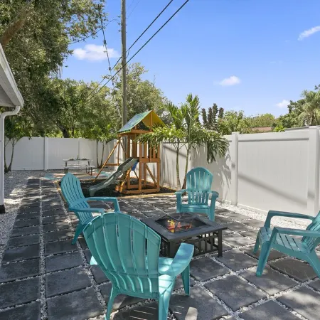 5 min Beaches~Mini Golf~Pool Table~Pets~KING BED +