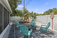 5 min Beaches~Mini Golf~Pool Table~Pets~KING BED +