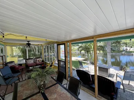 A Little Slice of Key West on Lake Tarpon - Kayak and fish from the back yard