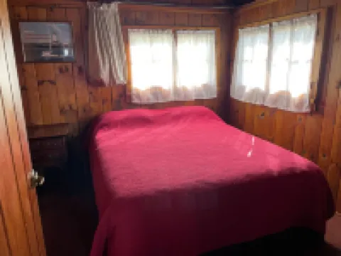 Beautiful Hubbard Lake Waterfront Cottage 1