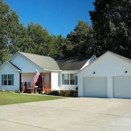 Beautiful Lakefront Getaway In The Smoky's - Private Dock - Hot Tub - Arcade