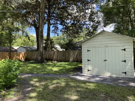 Remodeled Vintage Private Home. <5 min to UF and Downtown Отели рядом с достопримечательностью «Университет Флориды»