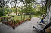 Spacious, Town Square, Theatre Room! 4 bed / 2 bath Private Home on town square