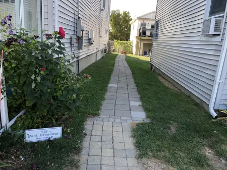 Renovated Milford Beach home by Charles Island/Silver Sands Pk