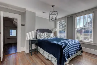 Great High Point Location adj to JH Adams Inn- Newly Renovated Hotel dekat High Point University