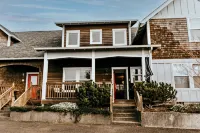 Laneda Landing: Modern, Hot Tub, off Main street in Manzanita