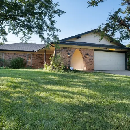 Arcade House Sleeps 16 • Mini Golf • Game Room • Pets OK • Family Fun • Amarillo