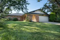 Arcade House Sleeps 16+ Family Fun Retreat Pet Friendly Mini Golf All Games Free - Homestays