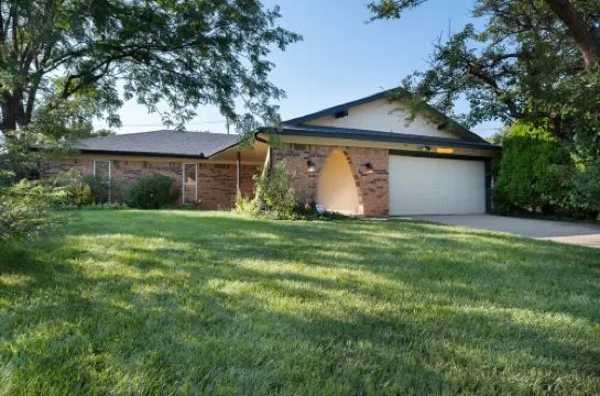 Arcade House Sleeps 16 • Mini Golf • Game Room • Pets OK • Family Fun • Amarillo
