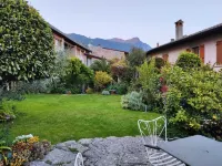 House in the paradise garden above v. Gargnano for individuals u. Children