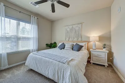 Boho Luxe Nr JAX INT. Airport & Shopping Hotels near Jacksonville International Airport