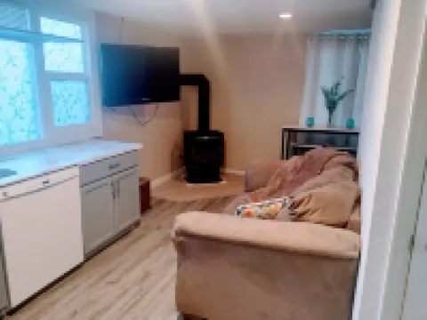 TRAVELERS! In the heart of Baraboo, close to SSM Hospital!