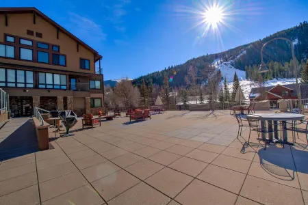 The ultimate ski studio at Keystone!  Upgraded with a premium king size bed.