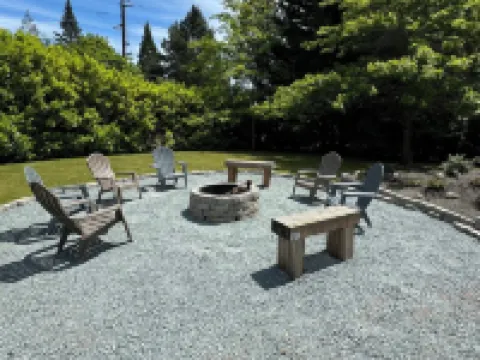 10 ppl/full house/relax/private yard/wifi/games/kid space/fire pit/uniq art