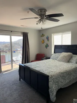 Lakeview Luxury: Stunning 2 Bed, 2 Bath Condo with Breathtaking Lake Views