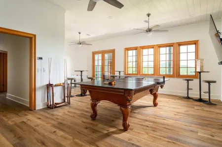 7 Bedroom Home with Mountain, Golf & Lake Burton Views! Hot Tub. Gated Community