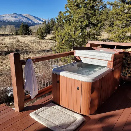 Family Friendly Mountain Retreat with Amazing Views! Hot Tub, Close to Breck!