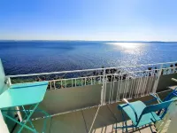 3-room apartment with balcony directly on the lake promenade