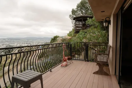 Stunning Home & Spectacular View Отели рядом с достопримечательностью «Dr J's Elegant Reflections Med Spa»