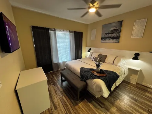 Lakeshore Escape Pool, Lake, Pool Table, Arcade Machine 2 King Beds, Sleeps 8