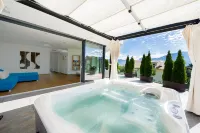 Villa Aich  Appiano-Your Holiday Home with Private Pool -Near Kalterer See u Bozen Hotel a Appiano sulla Strada del Vino
