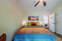 Well appointed condo close to trails with pool and hot tub. Enjoy the views