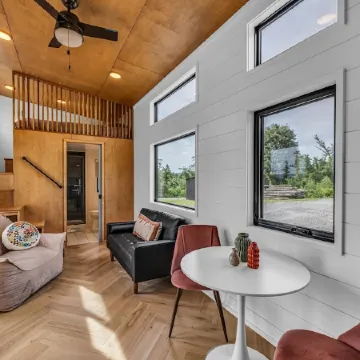 New Modern & Private Tiny Home on 21 acres Отели в г. Ултюа