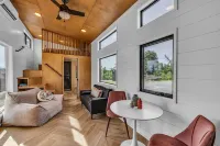 New Modern & Private Tiny Home on 21 acres