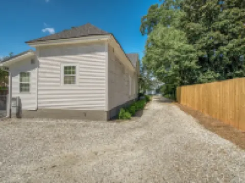 Walk Downtown! Large Pool, Hot tub, Fire pit, Close to EVERYTHING! Hotels in Monroe
