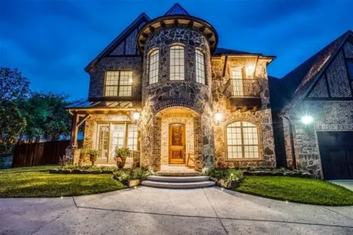 Luxury 6 BR, 5.5 baths with fabulous outdoor kitchen and pool!Sleeps 14