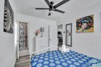 AMAZING PRIVATE COSY HOUSE, FENCED YARD, NEW, PETS