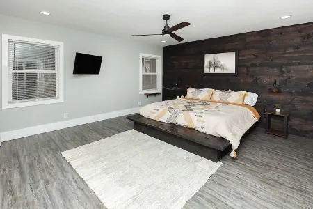 high street home stay Отели рядом с достопримечательностью «Iowa Events Center»