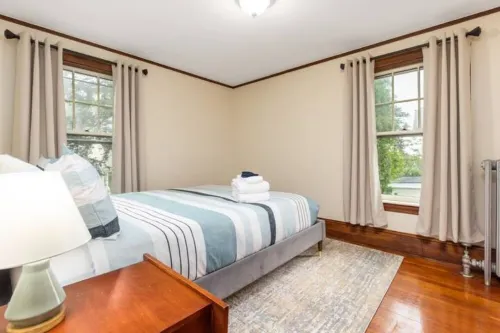 Classic Boutique Farmhouse - Walk to Town - Historic Charm